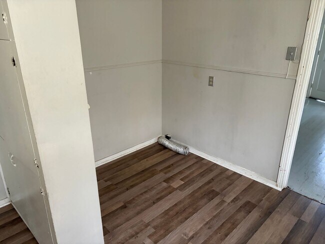 Building Photo - 706 Carrollton St