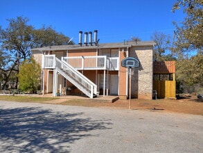 Building Photo - "Charming 2-Bed Retreat in Georgetown – Cozy 768 Sq Ft Haven!"