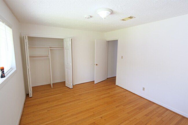 Building Photo - 5231 Beechnut St