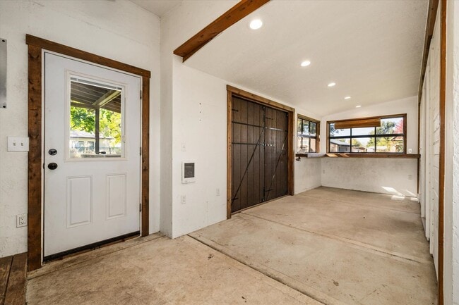 Building Photo - Charming Country Home on 1 Acre – 2 Bed, 1...