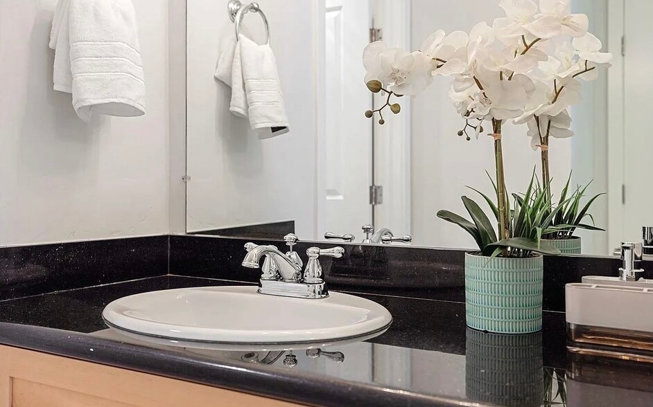 Building Photo - 6400 Christie Ave