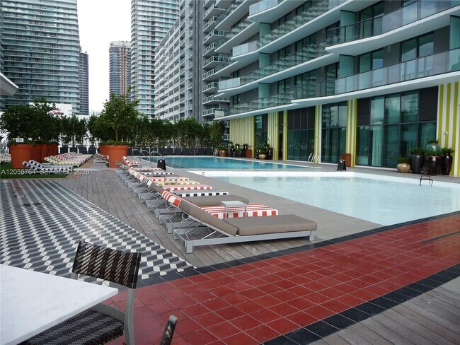 Building Photo - 1300 S Miami Ave
