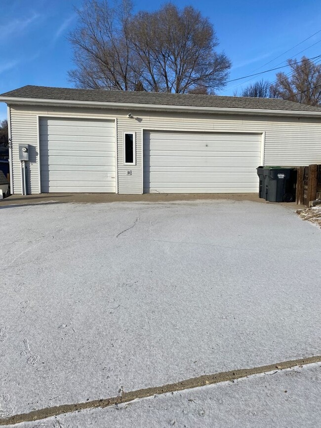 Building Photo - 2 bed 1 bath House