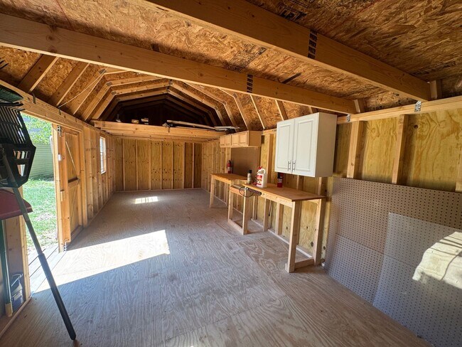 Building Photo - Beautifully Spacious Chesapeake Home