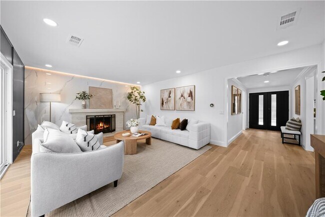 Building Photo - 553 Sturgeon Dr