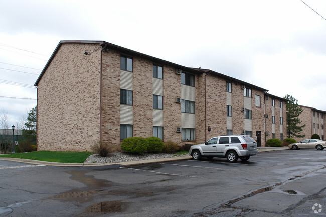 Building Photo - Crestwood Apartments