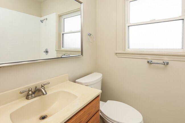 Building Photo - 708 Calmar Ave