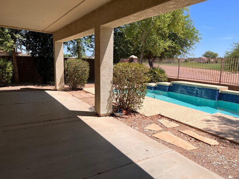 Building Photo - 6631 S Classic Way