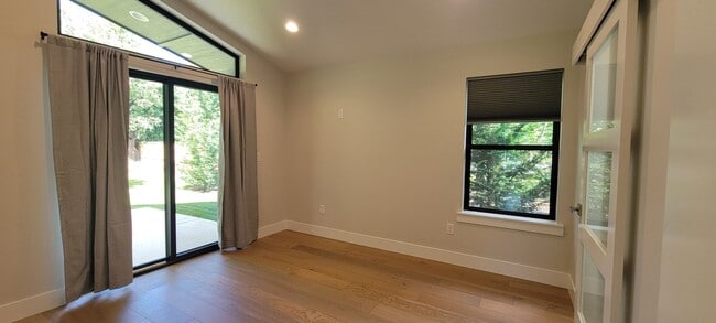 Building Photo - 720 SW Tera Dr