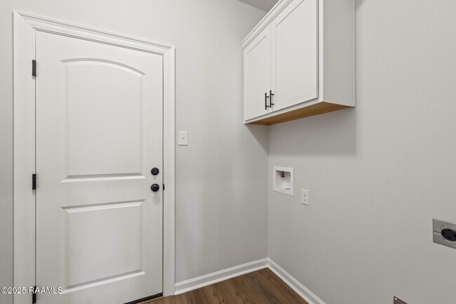 Building Photo - 207 Barnsley Dr
