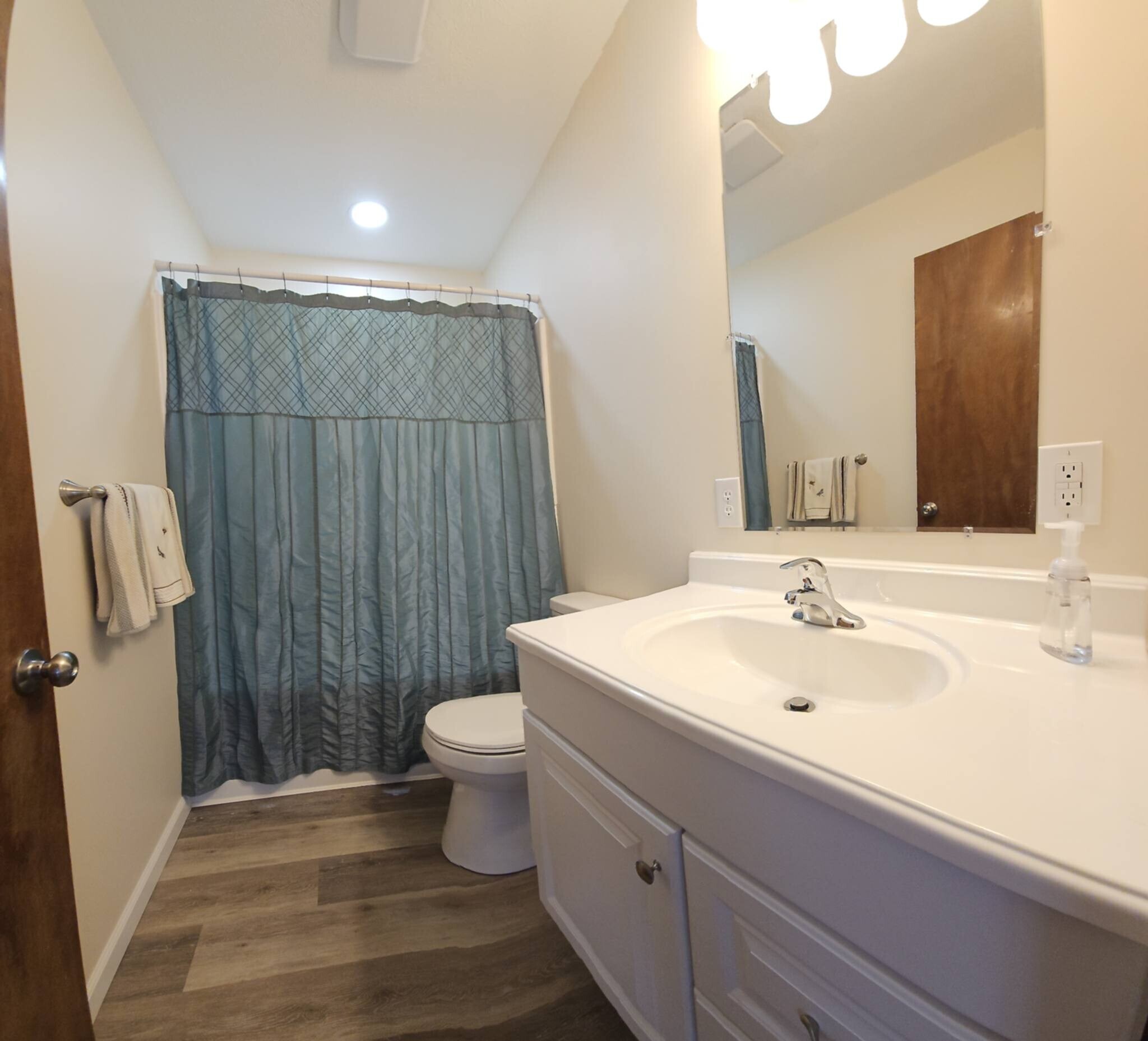 Building Photo - 7901 Elm St