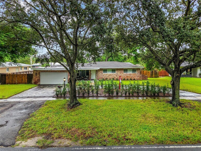 Primary Photo - 152 SW 59th Ave