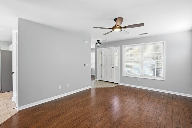 Building Photo - Bright and Airy Three Bedroom Home in Lake Linden! *MOVE IN SPECIAL AVAILABLE*