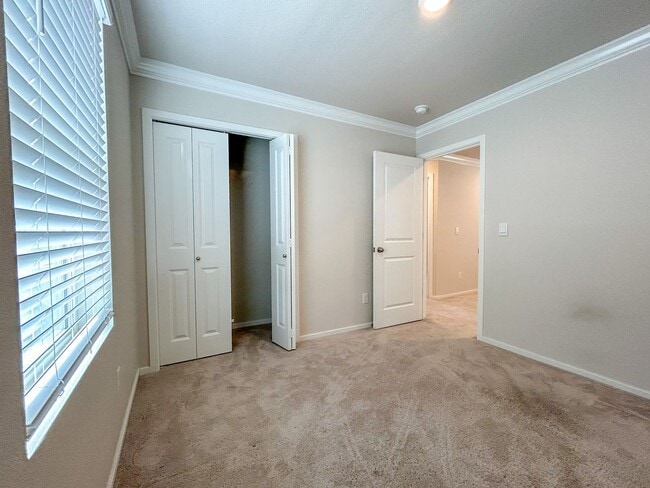 Building Photo - 497 Himalaya St. NE