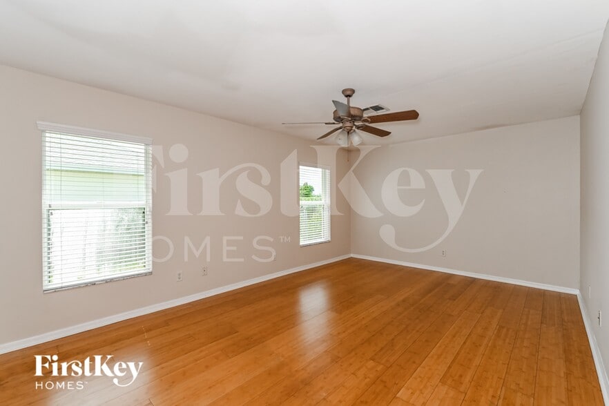 Building Photo - 2018 SW 31st Terrace