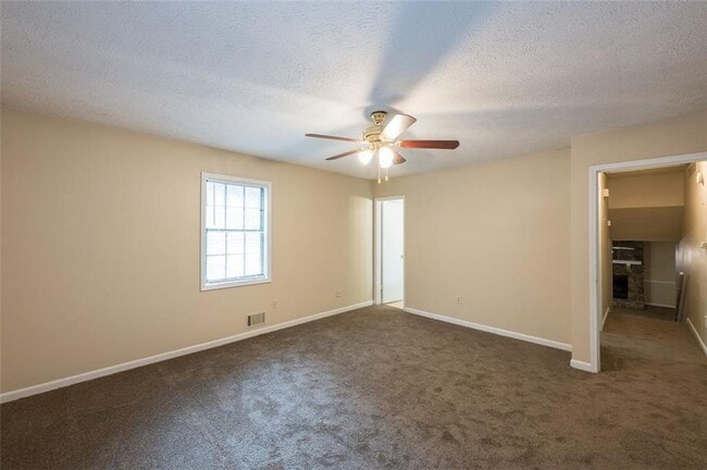 Building Photo - 3038 Courtney Dr