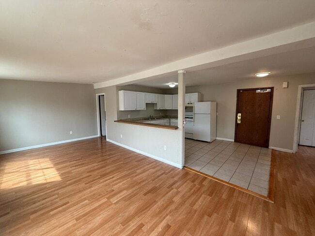 Building Photo - 555-565 N Kent St