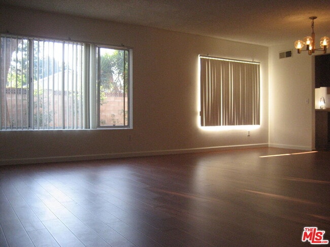 Building Photo - 10123 Hanna Ave