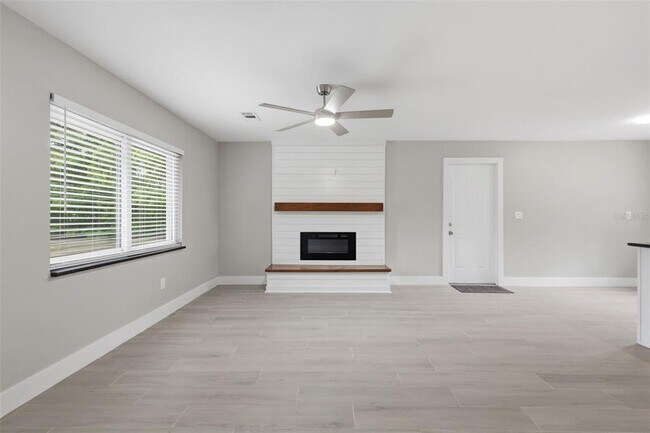 Building Photo - 550 E Minnesota Ave