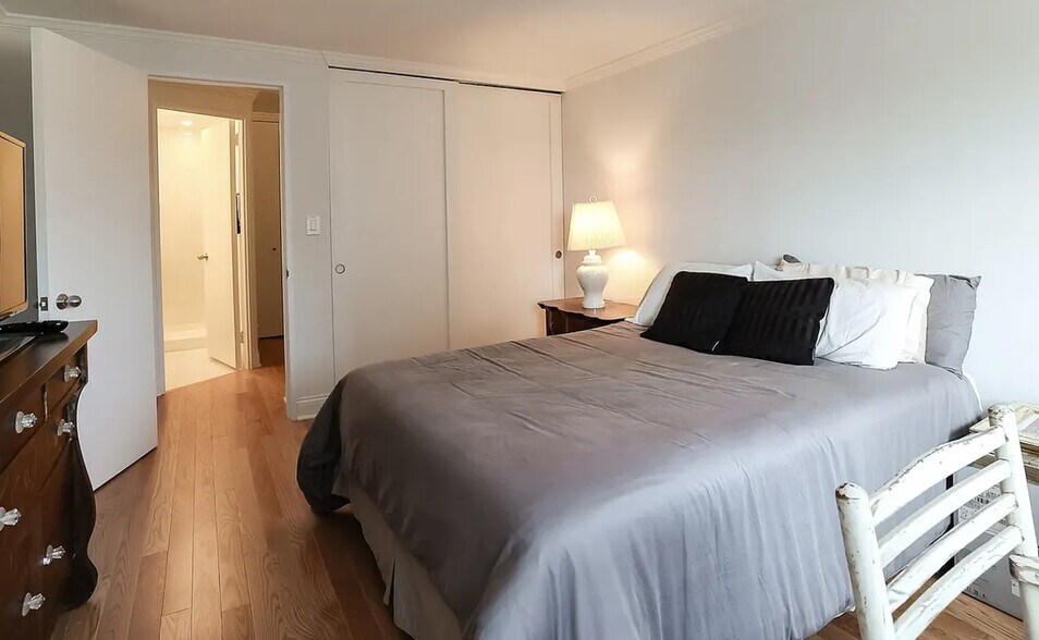 Building Photo - 1415 N Dearborn Pkwy