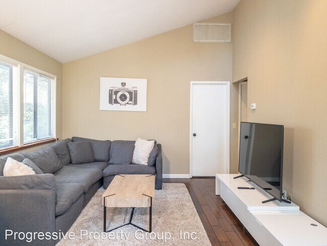 Building Photo - 4 br, 2.5 bath House - 5561 Yerba Buena Road