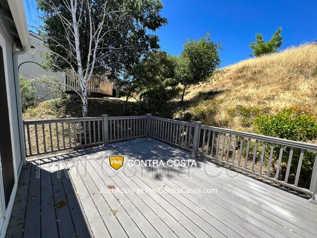 Building Photo - 409 Camelback Rd