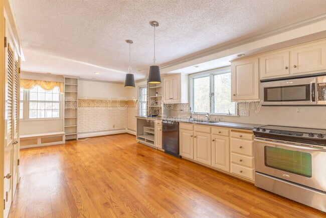 Building Photo - 57 Ellise Rd