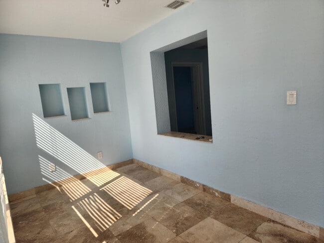 Building Photo - 413 SW 16th St