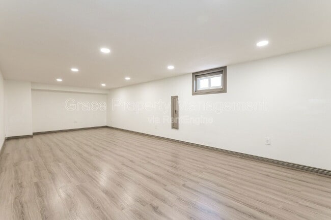 Building Photo - 2871 S Golden Way