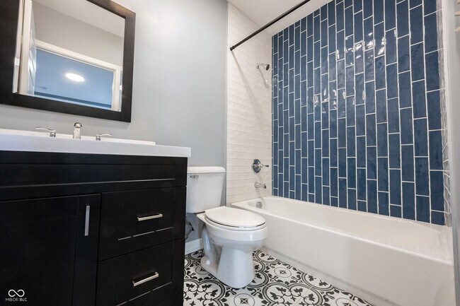 Building Photo - 3157 E Washington St