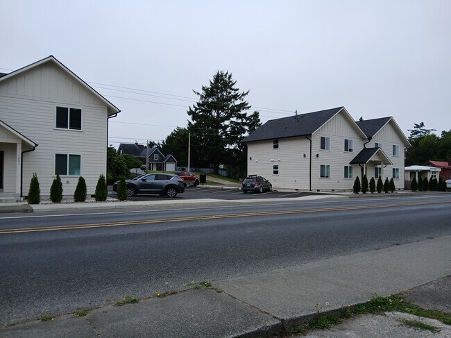 Building Photo - 1803 Pacific Ave N