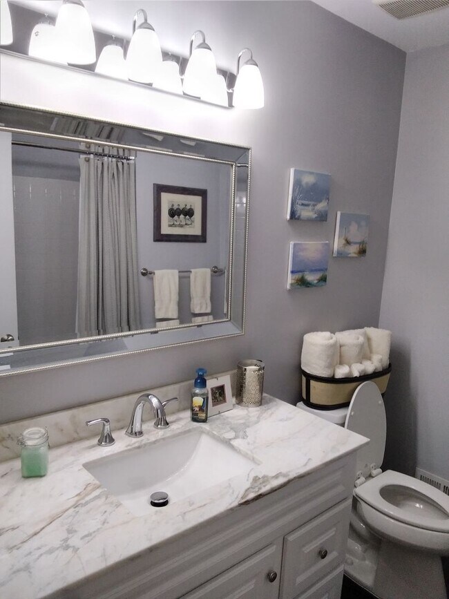 Building Photo - Beautifully upgraded Townhouse style condominium located in Hidden Meadows
