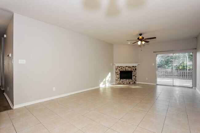 Building Photo - 2804 Hilcroft Ave