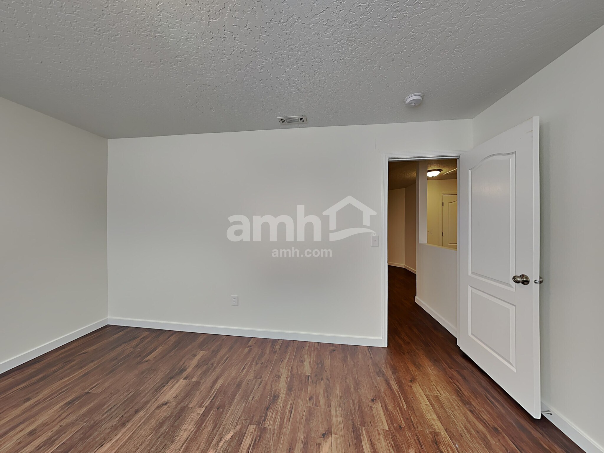 Building Photo - 4581 N Park Crossing Ave