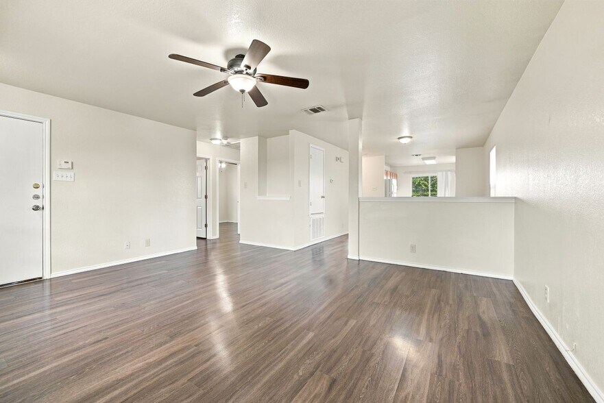 Building Photo - 9130 Dublin Heights