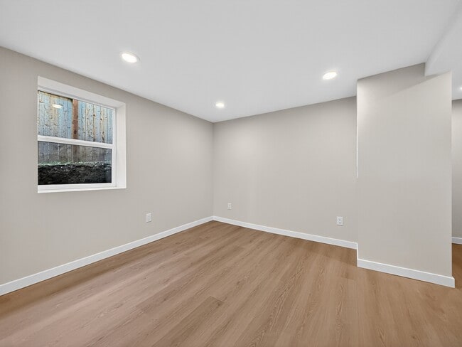 Building Photo - 925 N 75th St