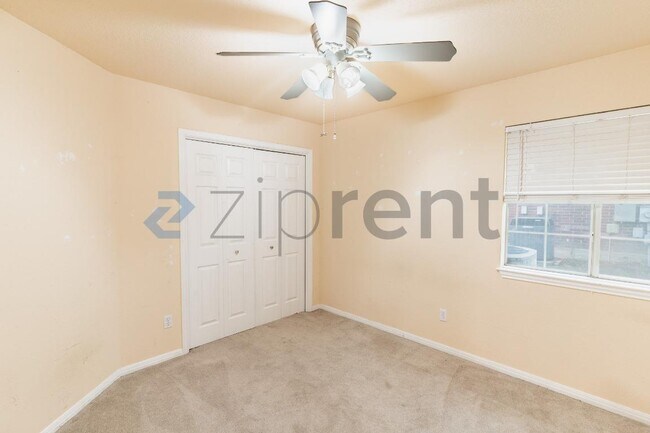 Building Photo - 1215 Timber Bend Dr