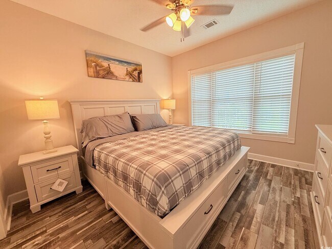 Building Photo - 4860 Carnation Cir