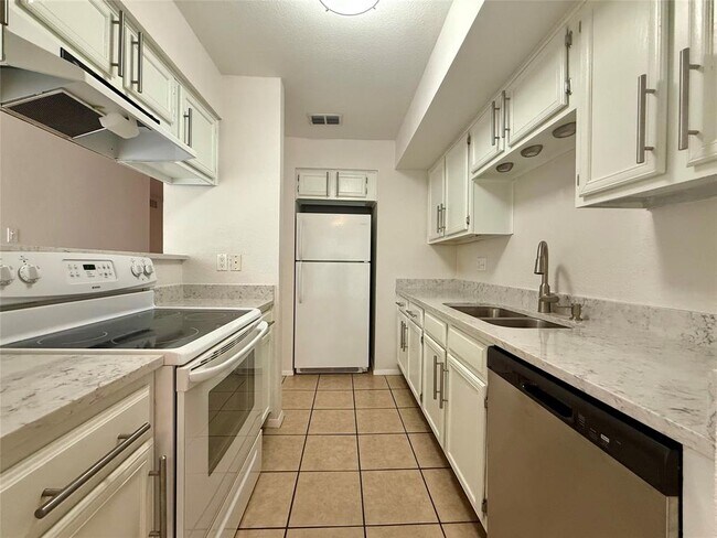 Building Photo - 4159 Steck Ave