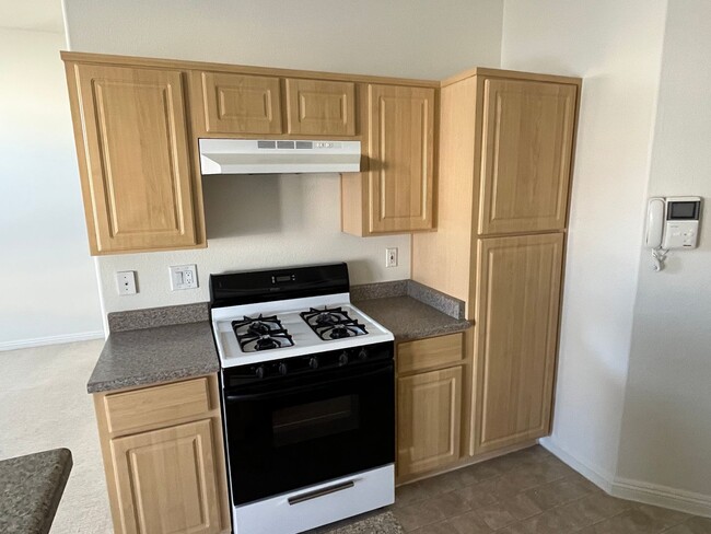 Building Photo - 2 bed/2bath Townhome in Aliante