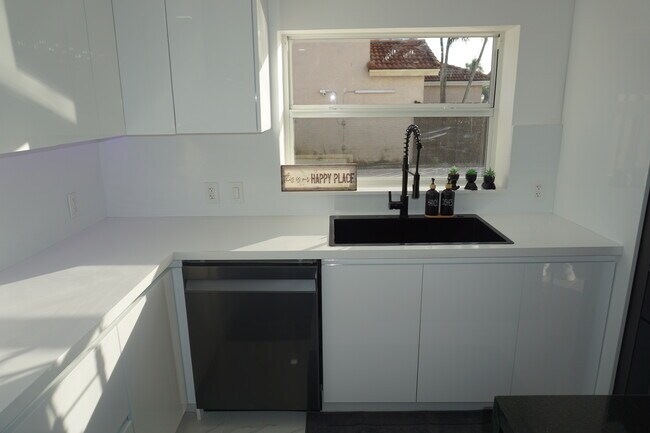 Building Photo - 15614 SW 110th Terrace