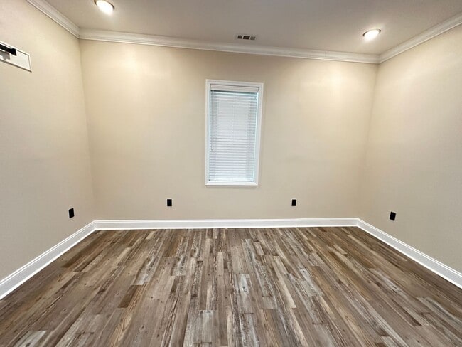 Building Photo - 408 Branch St