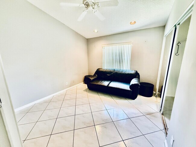 Building Photo - 10921 Royal Caribbean Cir