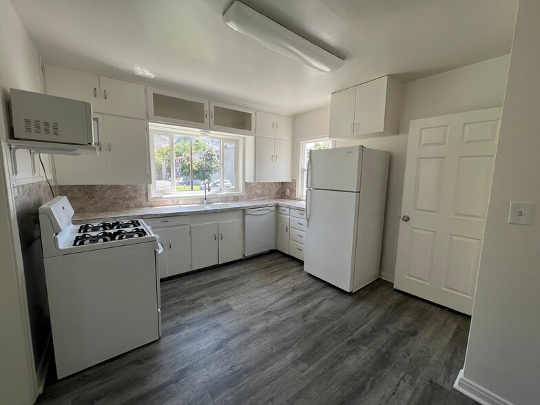 Upstairs kitchen - 257 N 500 E