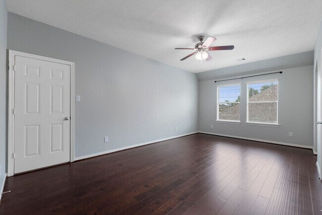 Building Photo - Spacious 6-Bedroom Rental with Game Room, ...