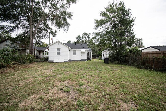 Building Photo - 114 Calvary Dr