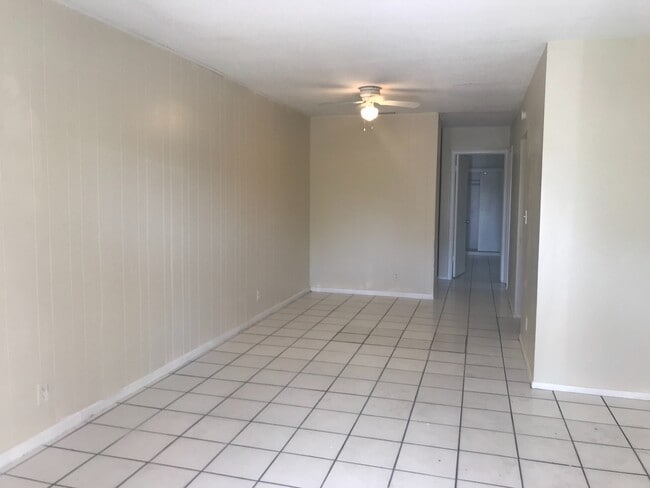 Building Photo - Large 3-1.5