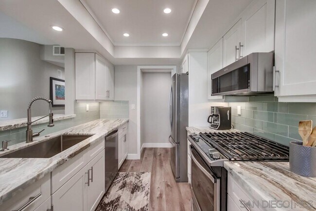 Building Photo - 9392 Twin Trails Dr