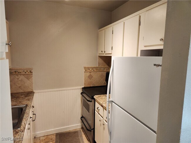 Building Photo - 421 12th Ave S