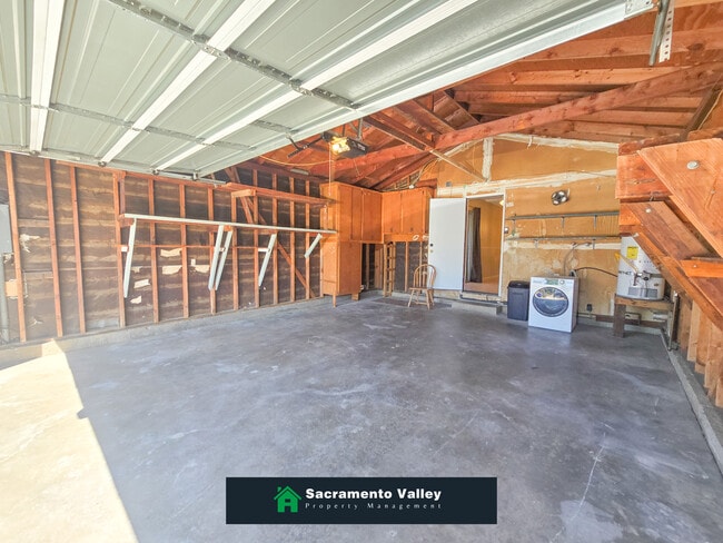 Building Photo - 8765 Crucero Dr